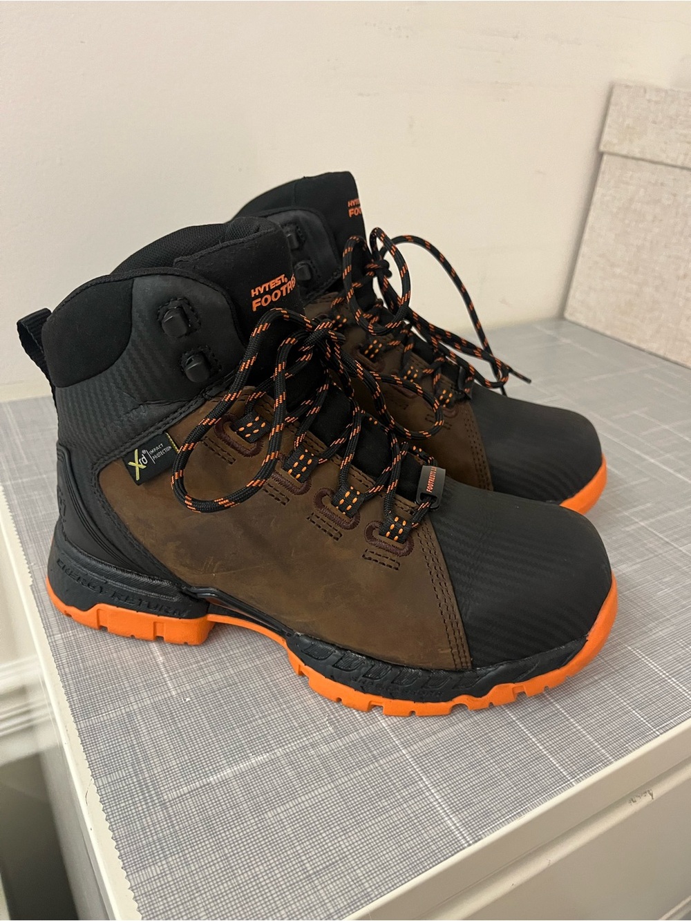 Hytest FootRests 2.0 Rebound Waterproof Hiker/ Safety Boots 6.5 men 8  women